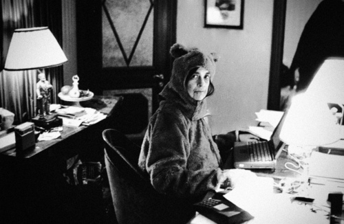 Susan-Sontag-Bear-Suit-Annie-Leibovitz