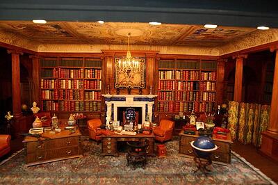 Queen-Mary-Miniature-Library