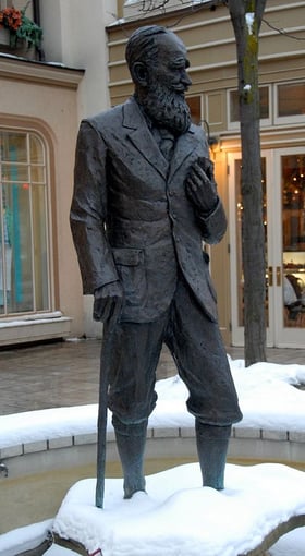 494px-George_Bernard_Shaw_Statue.jpg