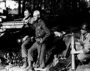 Ernest_Hemingway_and_Buck_Lanham,_1944