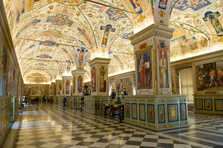 Sistine_Hall_Vatican_Library_CC