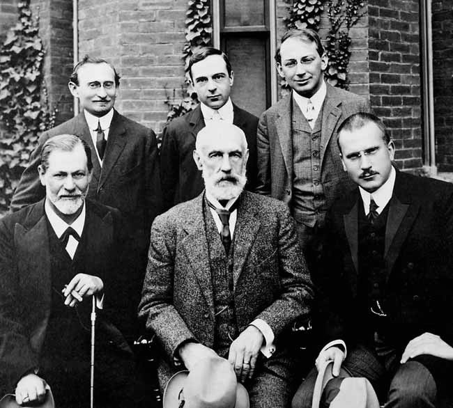 Hall_Freud_Jung_in_front_of_Clark.jpg